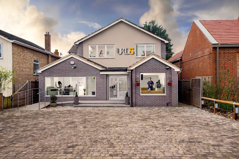 UK Dental Specialists at Chiswell Green