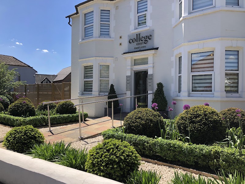 College Street Dental Centre