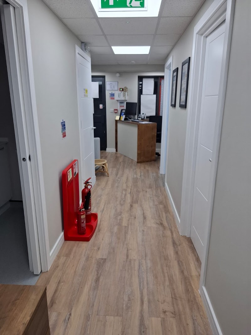 A La Dental Clinic & Her Aesthetic Lab | Cosmetic Dentist | Emergency | Implant | Invisalign | Hygiene