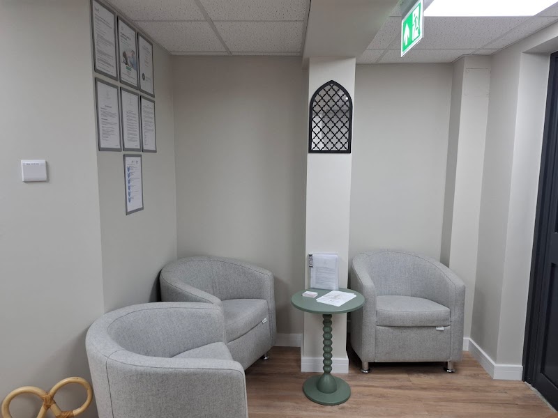 A La Dental Clinic & Her Aesthetic Lab | Cosmetic Dentist | Emergency | Implant | Invisalign | Hygiene