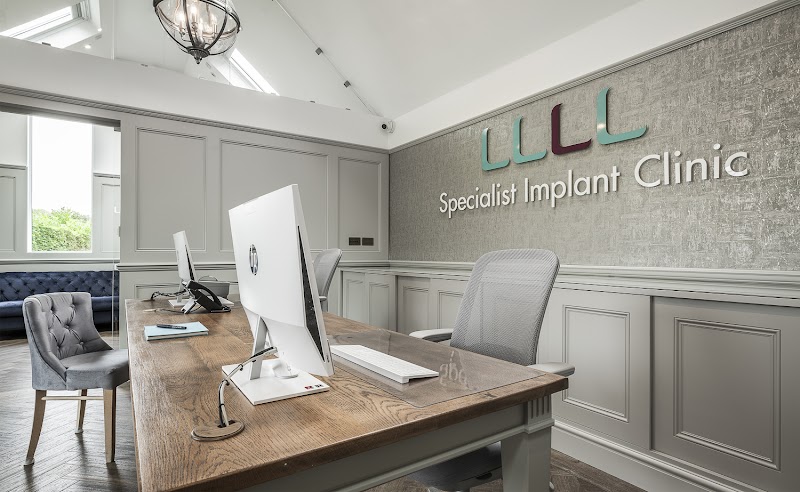 Specialist Implant Clinic