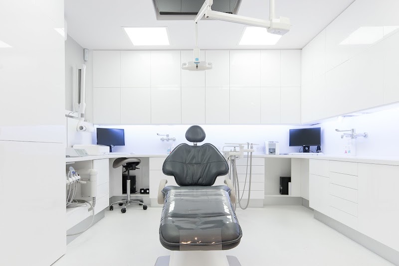 Specialist Implant Clinic