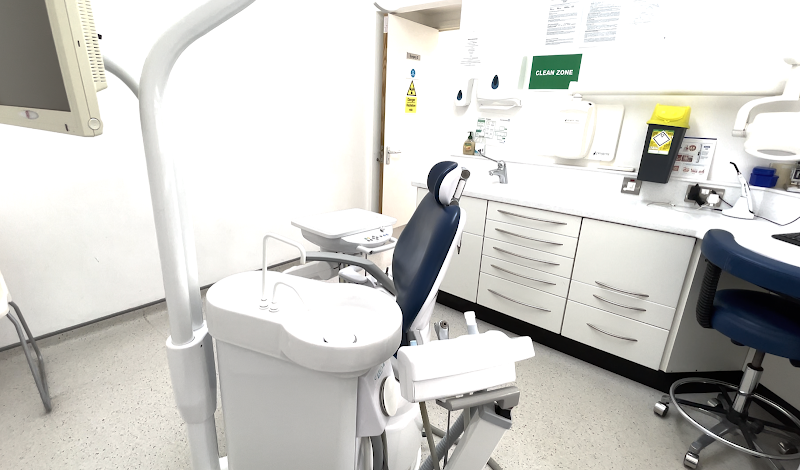 The Gardens Dental Centre (Smile 4 U)