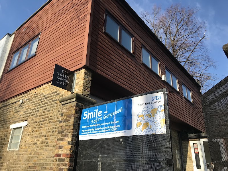 The Gardens Dental Centre (Smile 4 U)