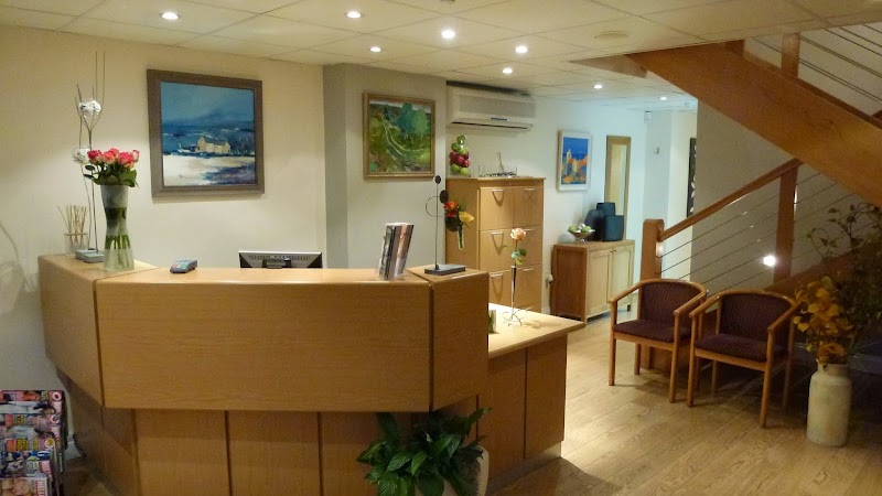 Weybridge Dental Care | Emergency Dentist | Invisalign | Dental Implants | Smile Makeover | Bonding