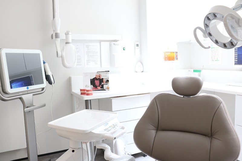 Angle House Orthodontics (Ealing)