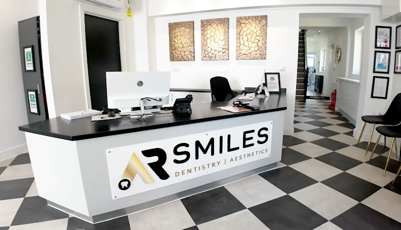 AR Smiles Eltham - Implants, Invisalign and Cosmetic Dentist