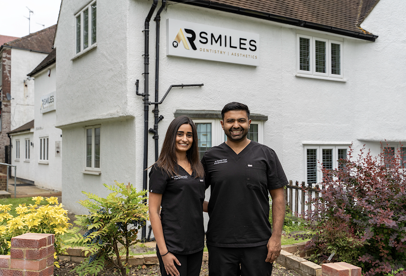 AR Smiles Eltham - Implants, Invisalign and Cosmetic Dentist
