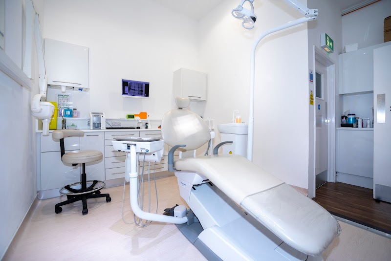 Smile Tech Dental & Implant Centre