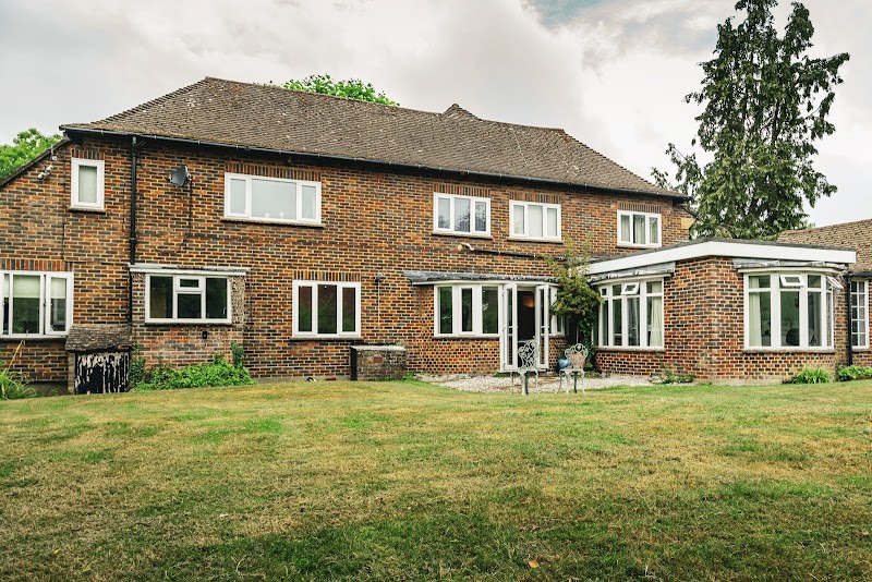 AR Smiles Otford - Implant , Invisalign & Cosmetic Dentist