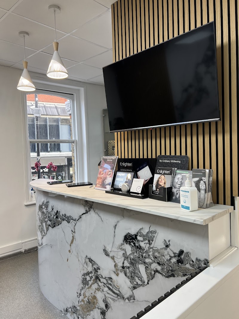 Happy Smiles Dental Clinic - Accepting New Patients | Composite Bonding | Invisalign | Dental Implants | Hygienists