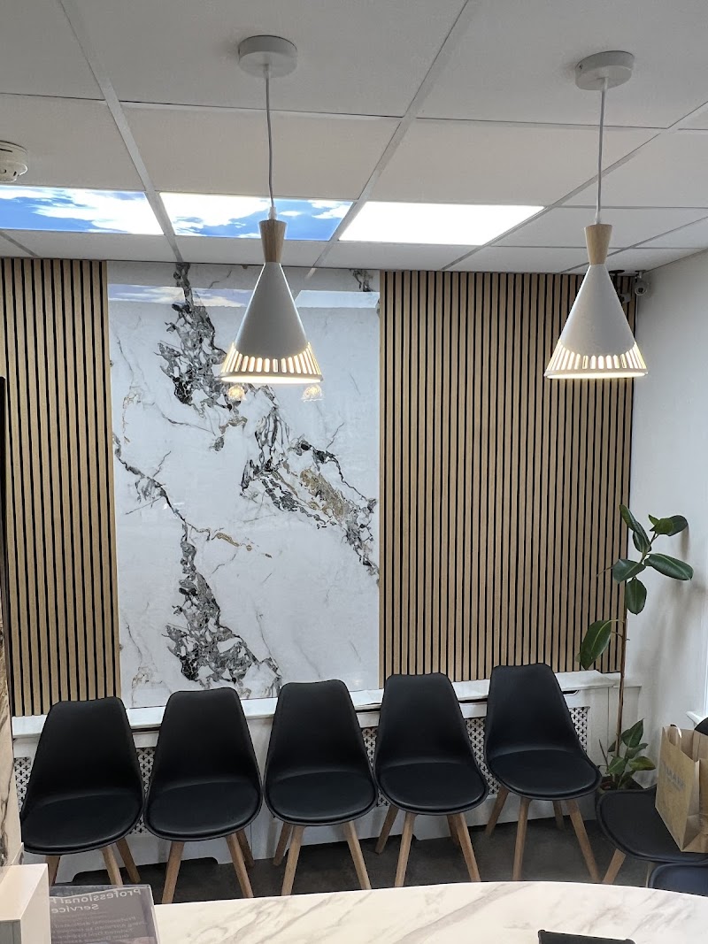 Happy Smiles Dental Clinic - Accepting New Patients | Composite Bonding | Invisalign | Dental Implants | Hygienists