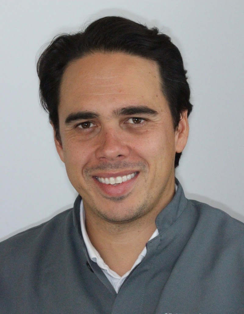 Dr Diogo Silveira. Dental Implant Clinic in Battersea
