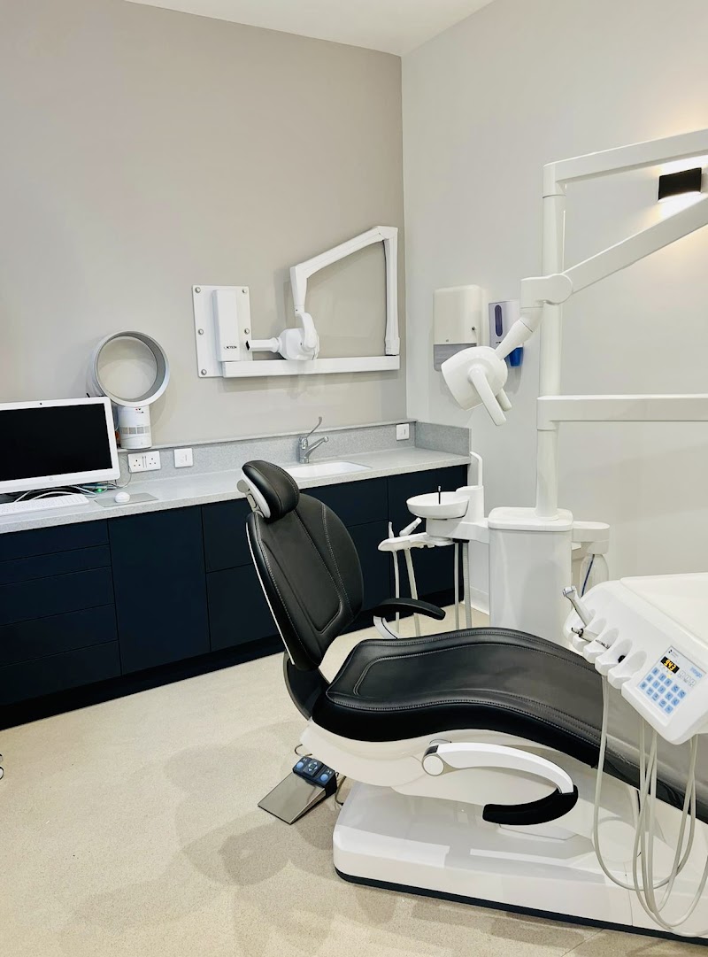 Dr Diogo Silveira. Dental Implant Clinic in Battersea