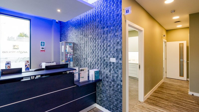 Angle House Specialist Dentistry (Cricklewood)